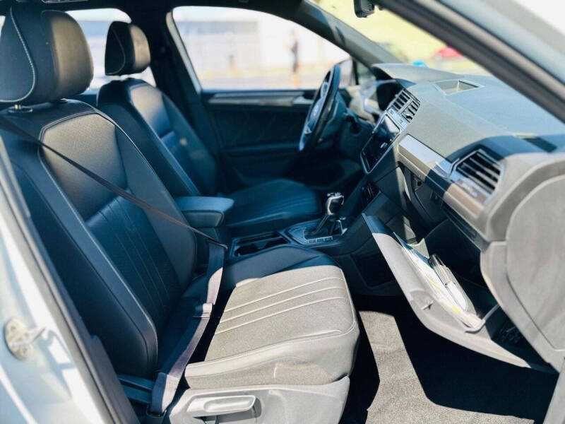 2023 Volkswagen Tiguan SE R-Line Black