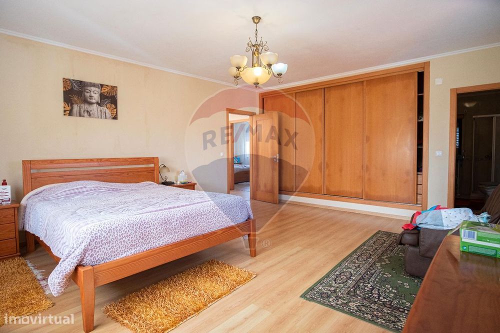 Moradia T5 para venda