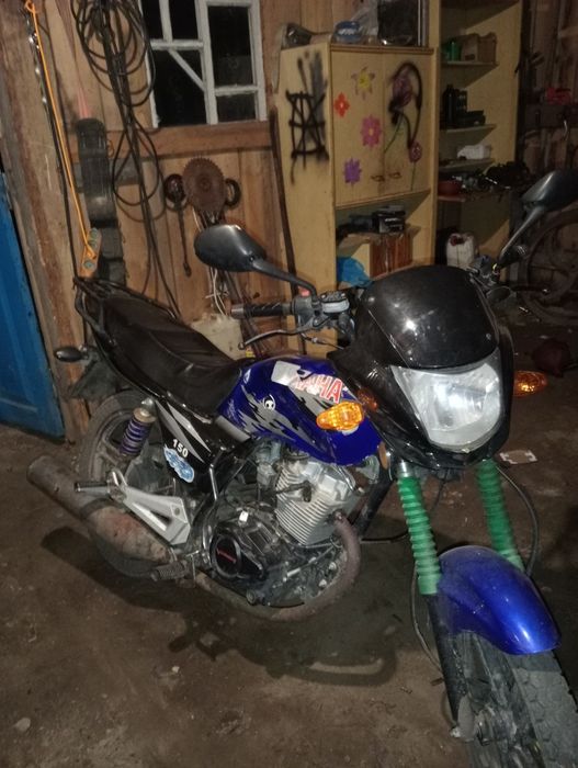 На ходу сів поїхав