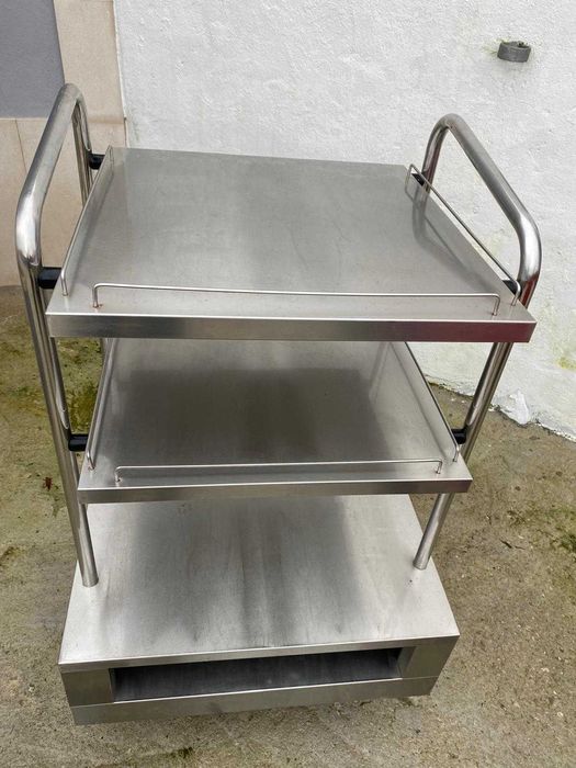Bancada em inox buffet com prateleiras