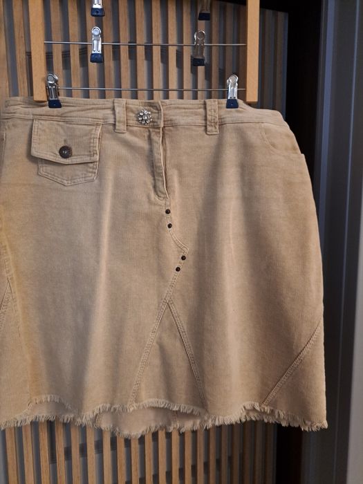 Beżowa sztruksowa spódnica