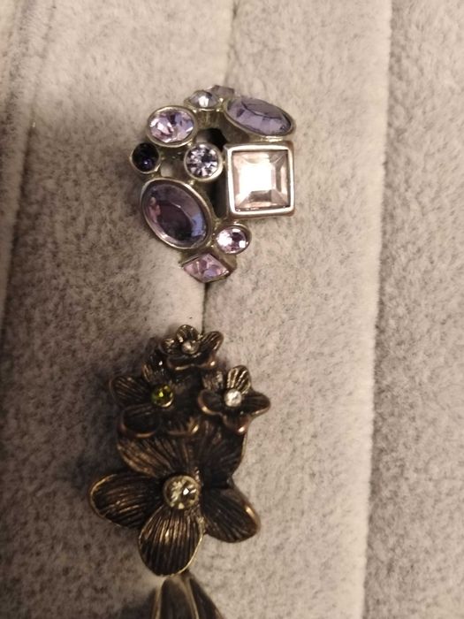 Pierścionek fioletowe kamienie geometryczne