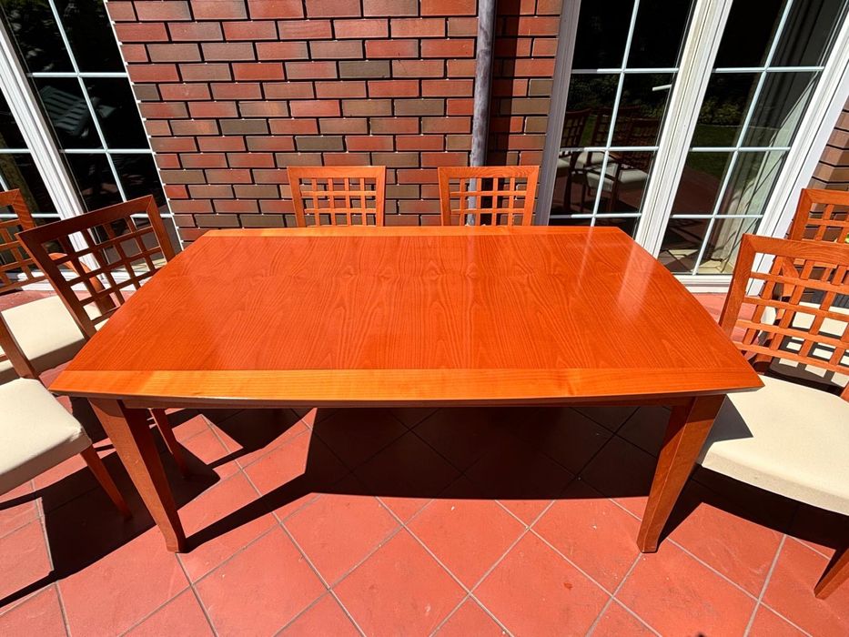 Stół lite drewno z krzesłami do salonu