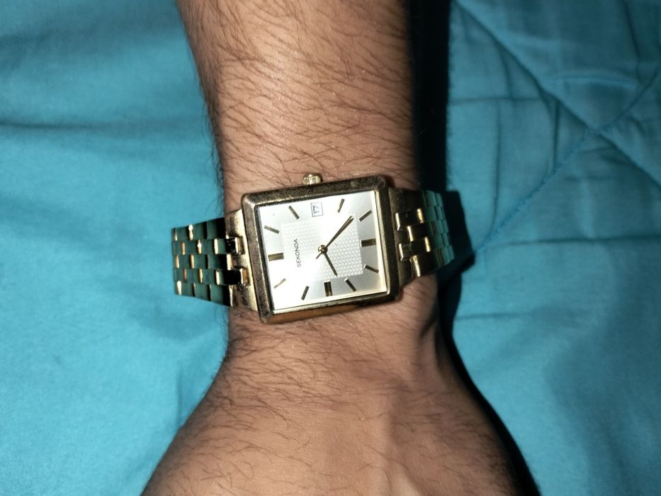 Relógio Masculino Sekonda Retangular – Aço Inoxidável Dourado, com Calendário (Modelo 3313)