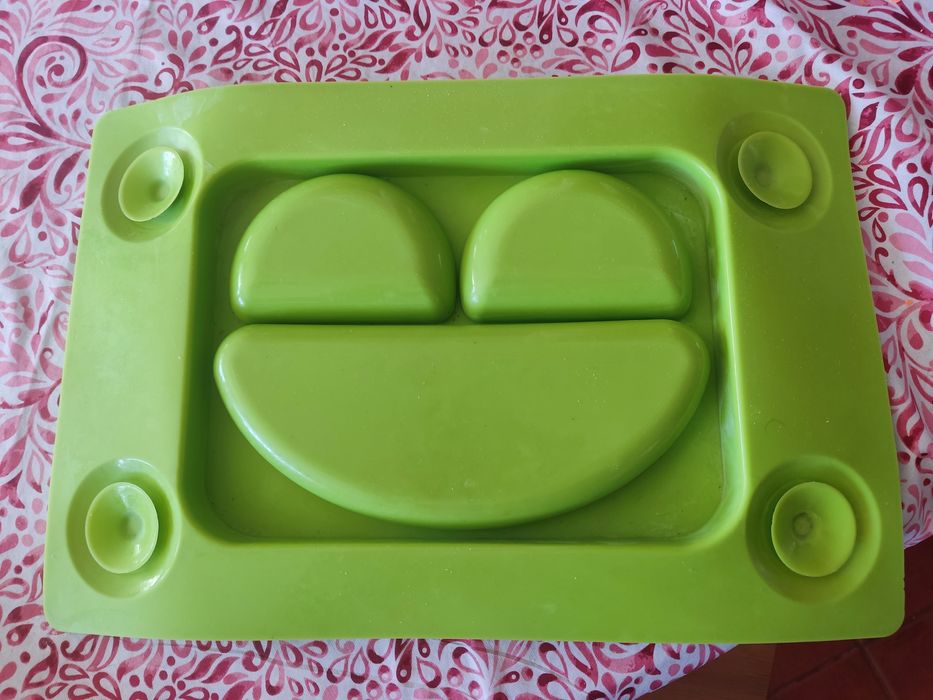 Prato silicone com ventosas