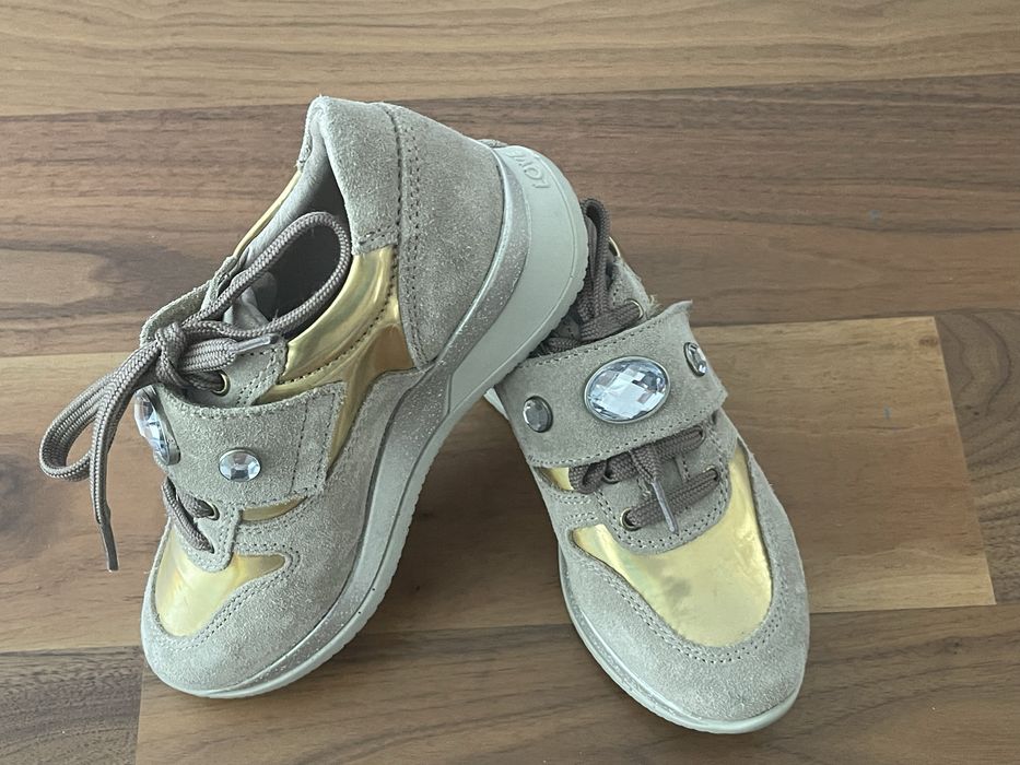 Sapatos/sapatilhas douradas e bege criança