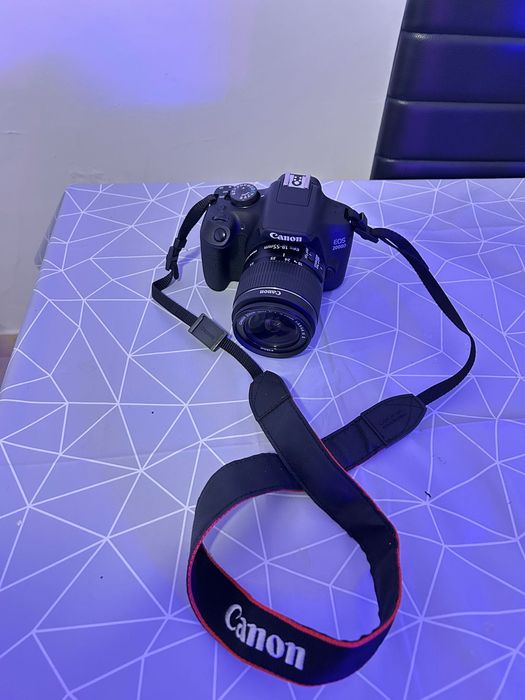 Câmara Canon EOS2000D