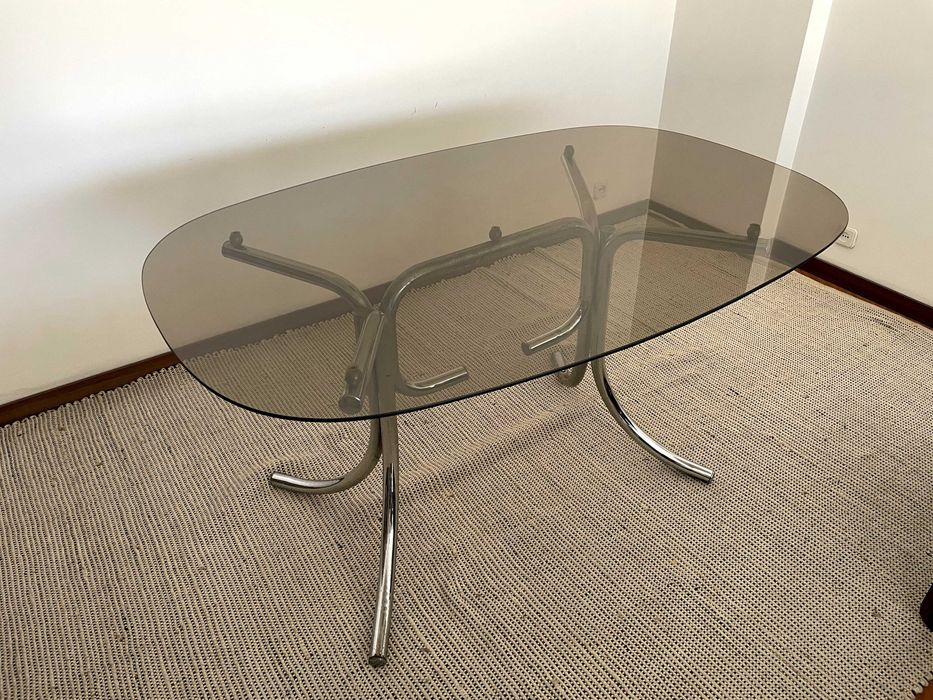 Mesa vintage - estrutura tubular com tampo de vidro