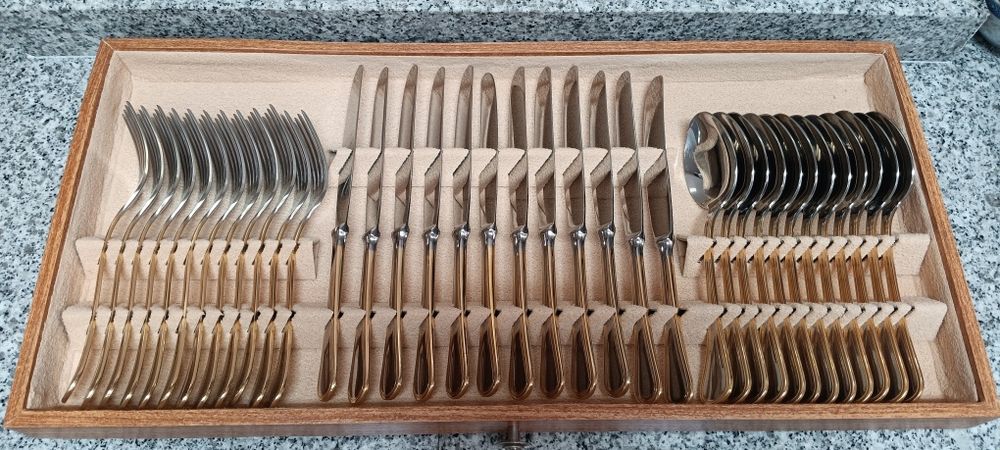 Faqueiro ABERT – aprox. 130 peças