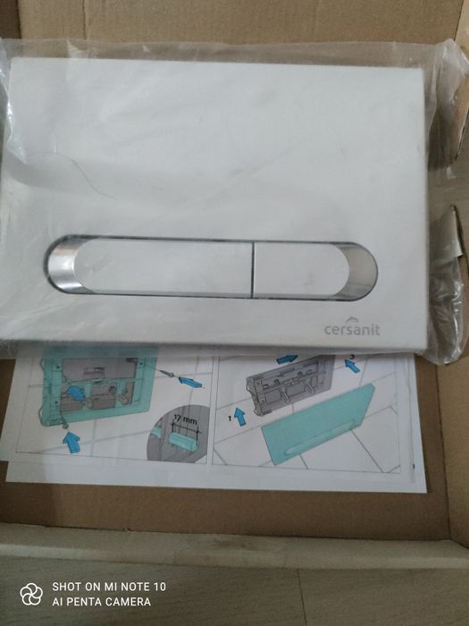 Przycisk do zestawu podtynkowe do biały chrom vektor