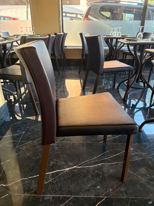 Recheio de restaurante, cadeiras 15€ cada
