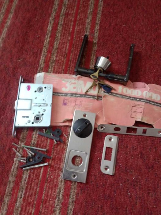 Замок для правих і лівих дверей по ліцензії Фінляндії