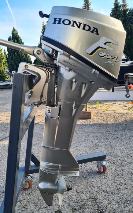 Silnik zaburtowy Honda BF8 L – 8 KM, 4-suwowy + linia paliwowa