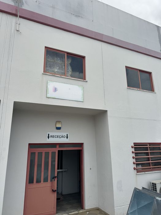 Espetacular Armanzem 534 m2 arrendamento