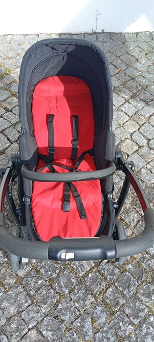 Carrinho de bebé com baby coq