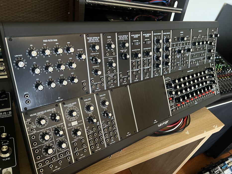 Sintetizador modular Behringer System 15 + Sequenciador 960