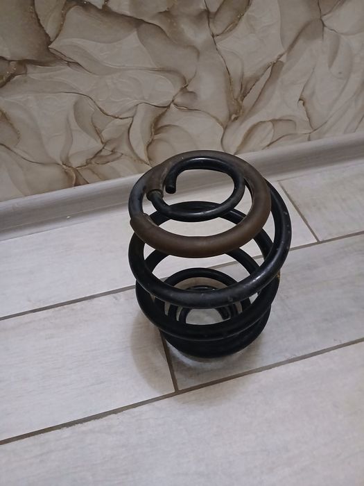 Продам пружину, на део ланос, задню.