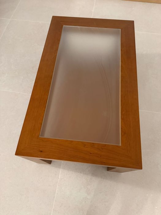 Mesa de centro  em cerejeira com vidro