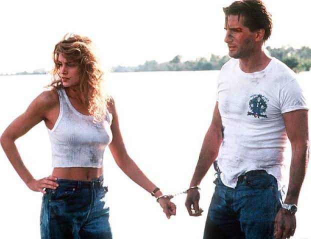 PRESA FÁCIL (William Baldwin/Cindy Crawford) Eles estão em fuga...