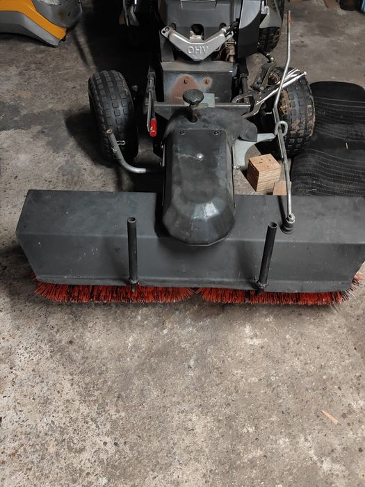 Zamiatarka do traktora Mtd
