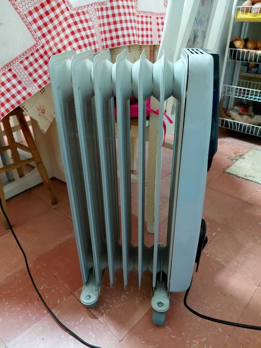 Aquecedor Junex com 7 elementos, potência de 1500W