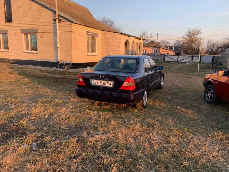 Продам авто,в середньому стані