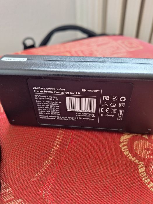 Uniwersalny zasilacz do laptopa