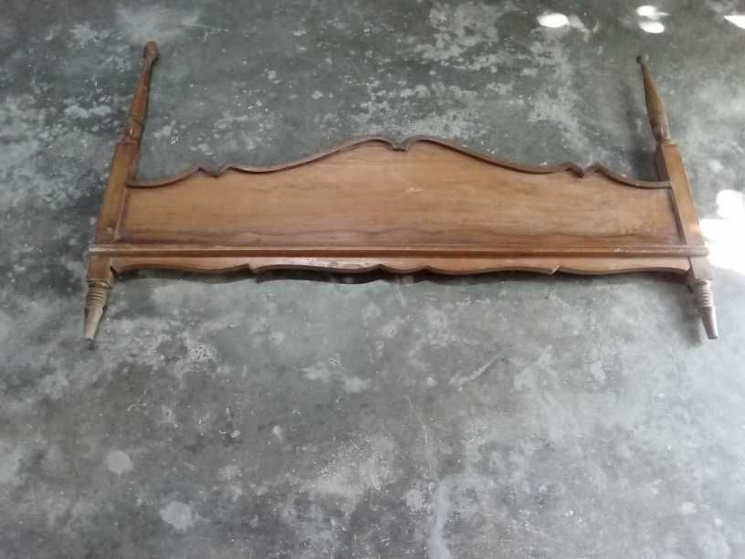 Cabeceiras de camas (2) e  porta antiga e armação