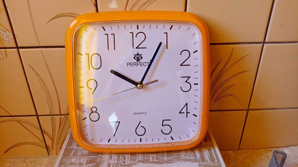 Zegar ścienny Perfect