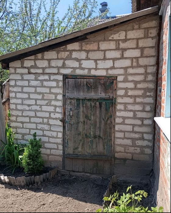Продам полдома Змиёв Харьковская область..Недорого.