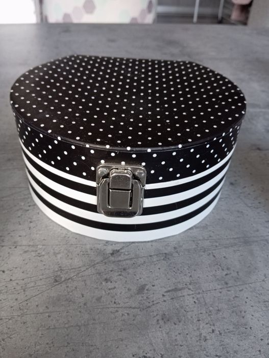 Pudełko szkatułka biżuteria drobiazgi czarno biała  ambition Look