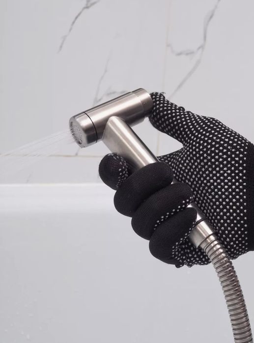 Смеситель с гигиеническим душем VENTA Чехия из нержавеющей стали.