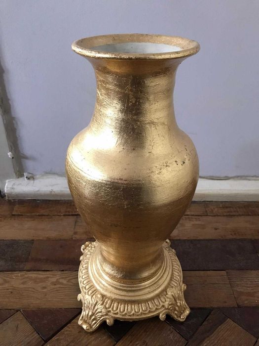 Jarra dourada base de candeeiro