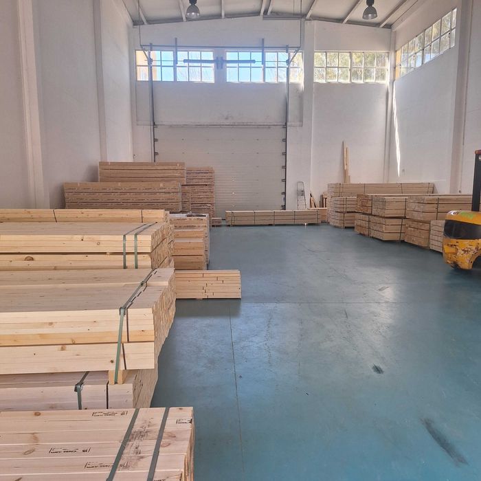 Armazém para arrendamento com 340m² em excelente localização