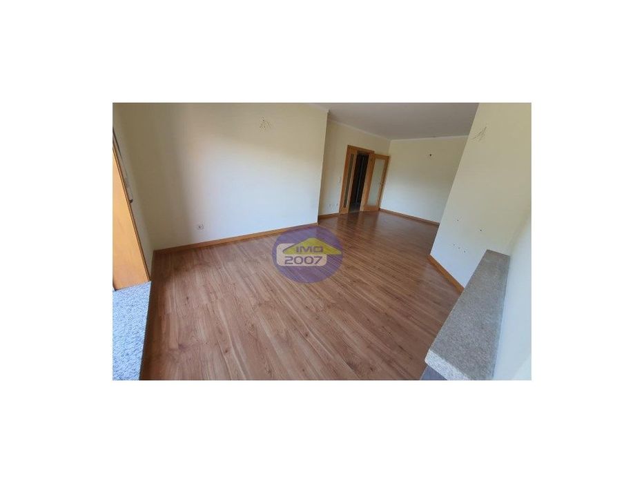 Apartamento T2 em Canelas