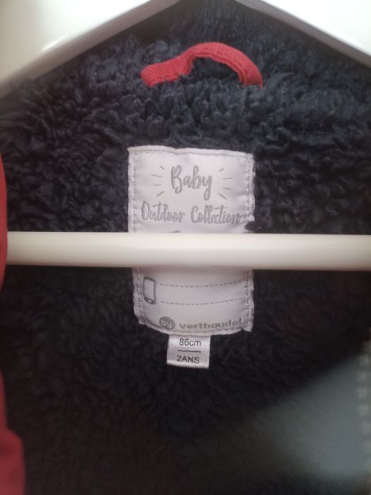 Casaco vermelho e azul