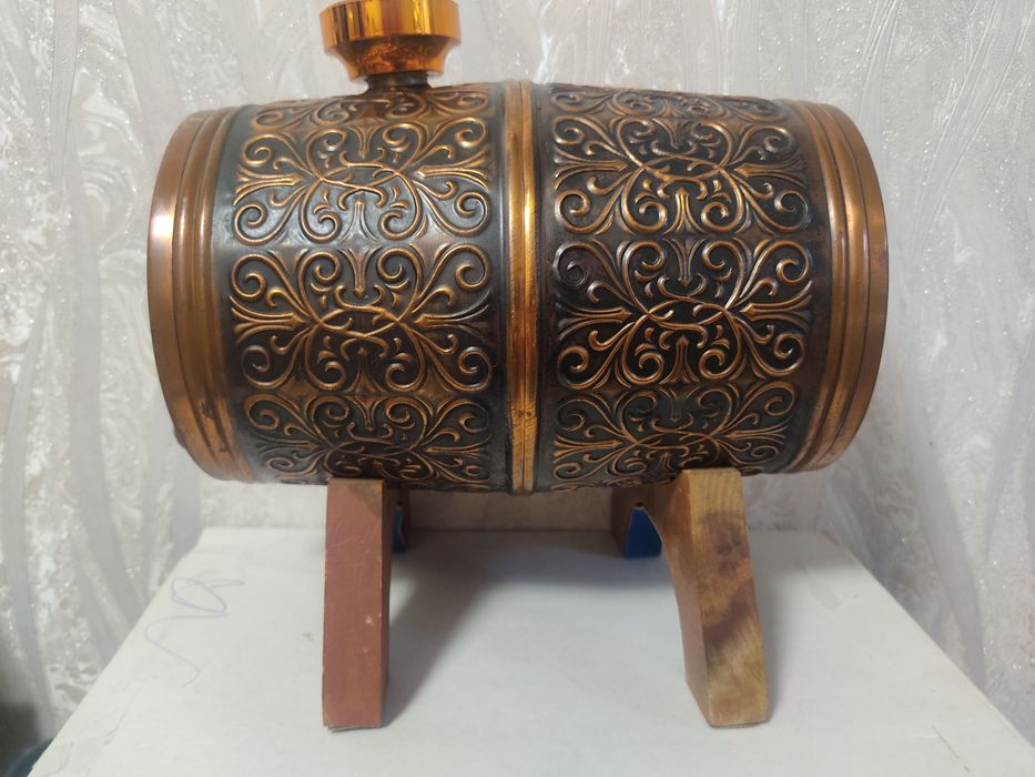 Боченок в медной чеканке СССР.