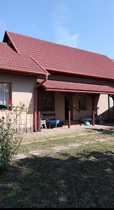 Продається будинок для великої сім'ї з великою ділянкою
