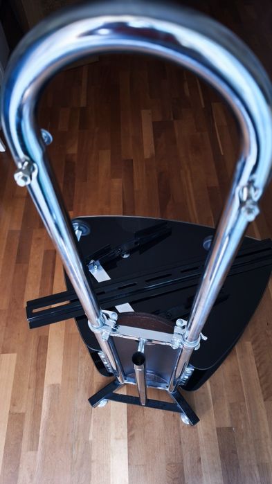 Móvel e suporte para TV e aparelhos e box. Prateleiras em vidro escurecido, muito elegante!
