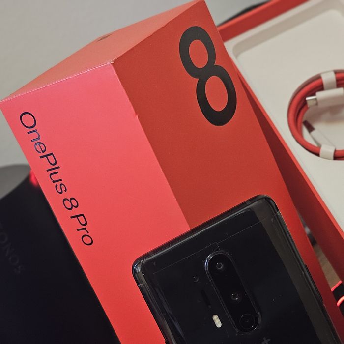 OnePlus 8 Pro 128/8GB duas listas verdes no ecrã