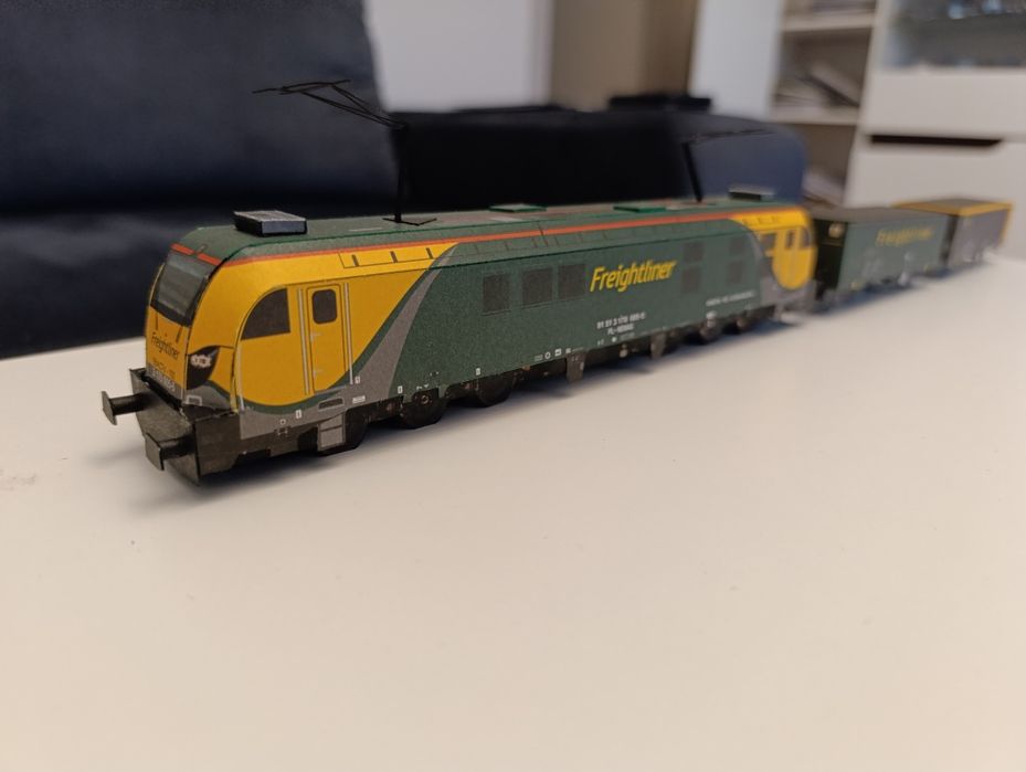 Model kartonowy Dragon 2  Freightliner  PKP Cargo, wagon ciężarowy  ko