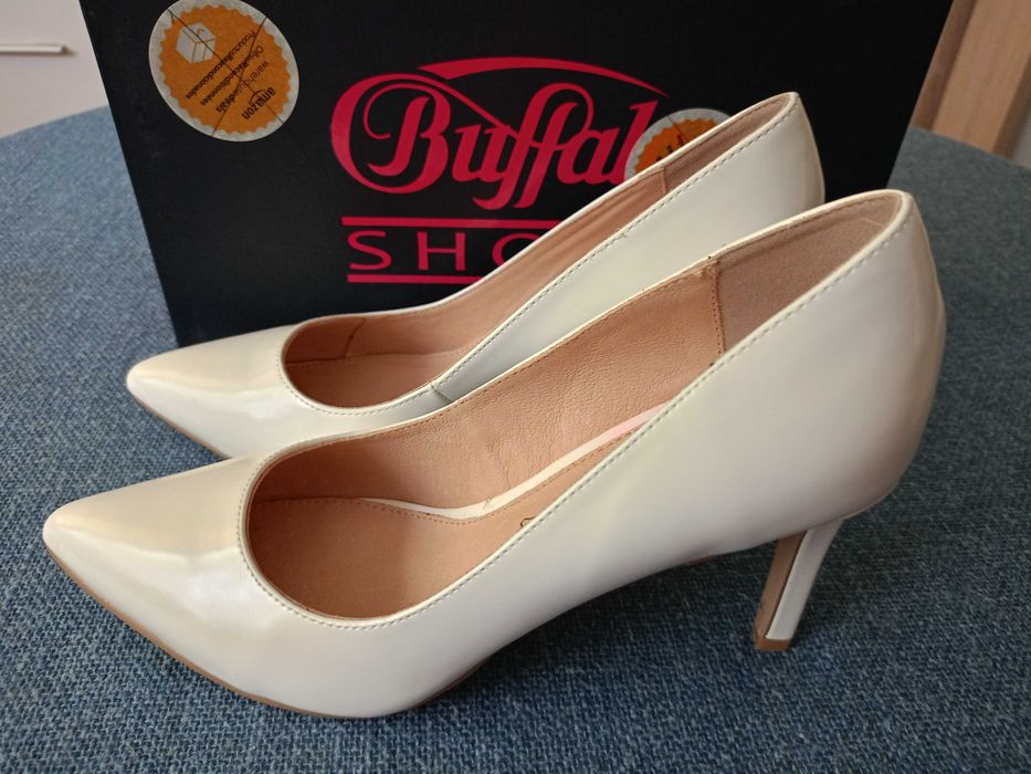BUFFALO SHOES Szpilki białe roz 39 25cm Skóra Nowe Okazja
