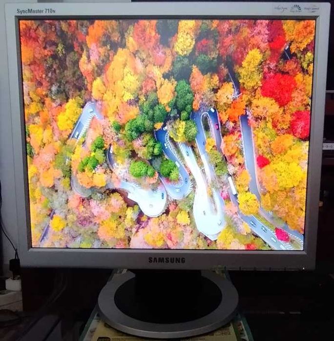 Monitor LCD Samsung SyncMaster 710N 17" VGA/HDMI como Novo