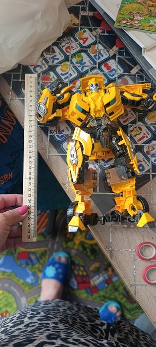 Бамблби робот-трансформер