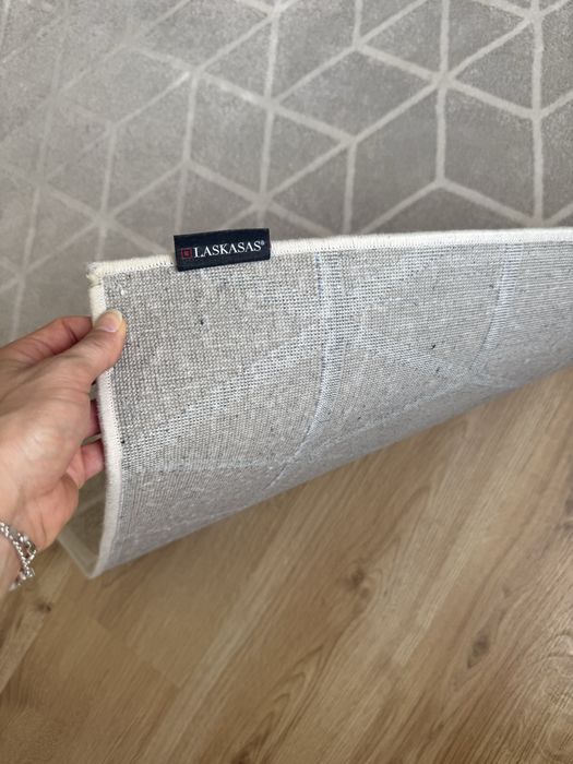 Tapete Laskasas 160x190cm (modelo Lines light grey)