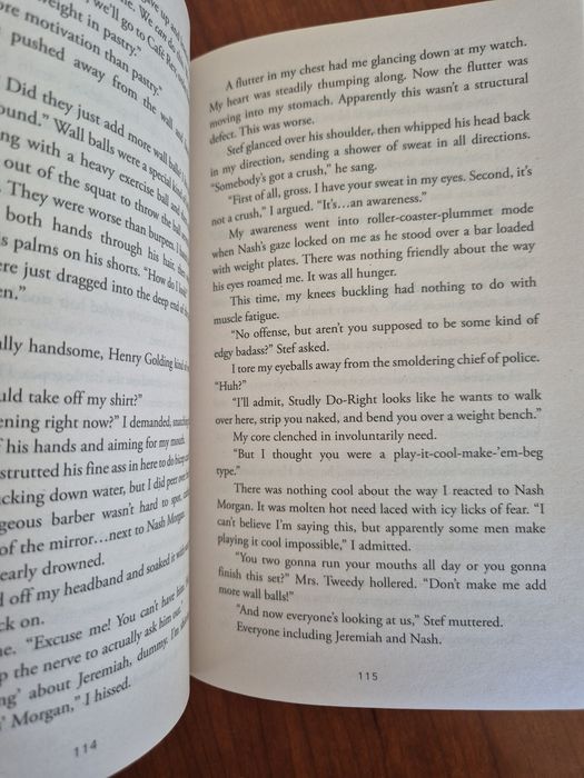 Livro "Things we hide from the light"