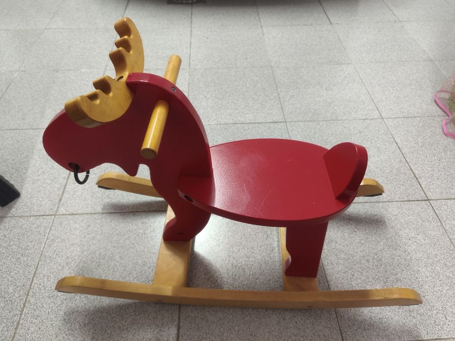 Cavalinho / baloiço criança IKEA 
EKORRE
Alce-baloiço, verm/hévea
EKOR
