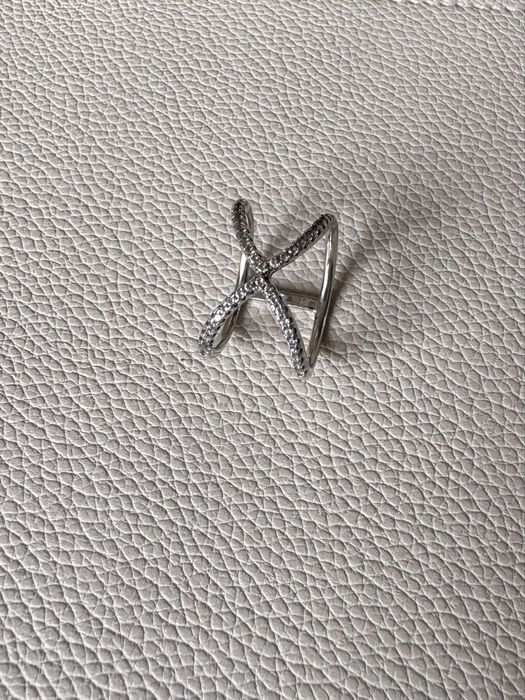 Yes srebrny pierścionek cyrkonie