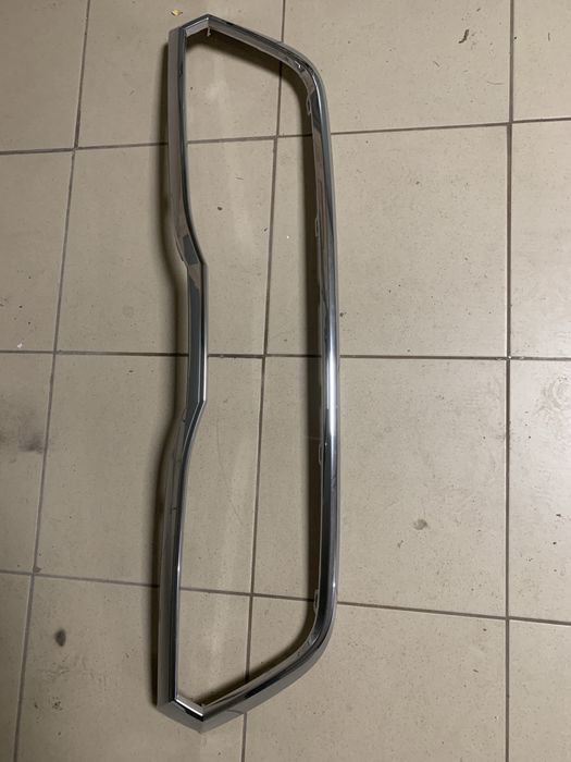 Ramka grilla chrom atrapa Skoda Scala
