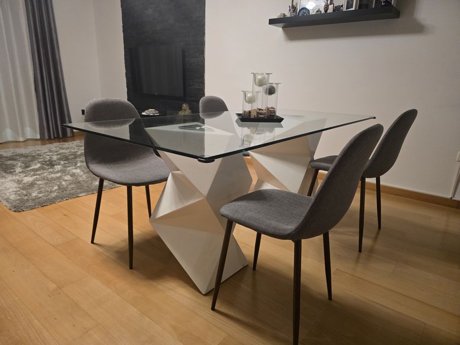 Mesa de jantar em vidro